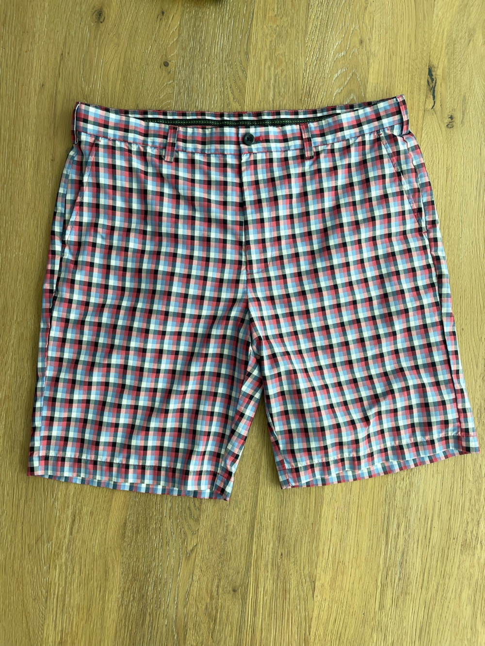 Izod Men's Red, Blue & White Plaid Flat-Front Shorts